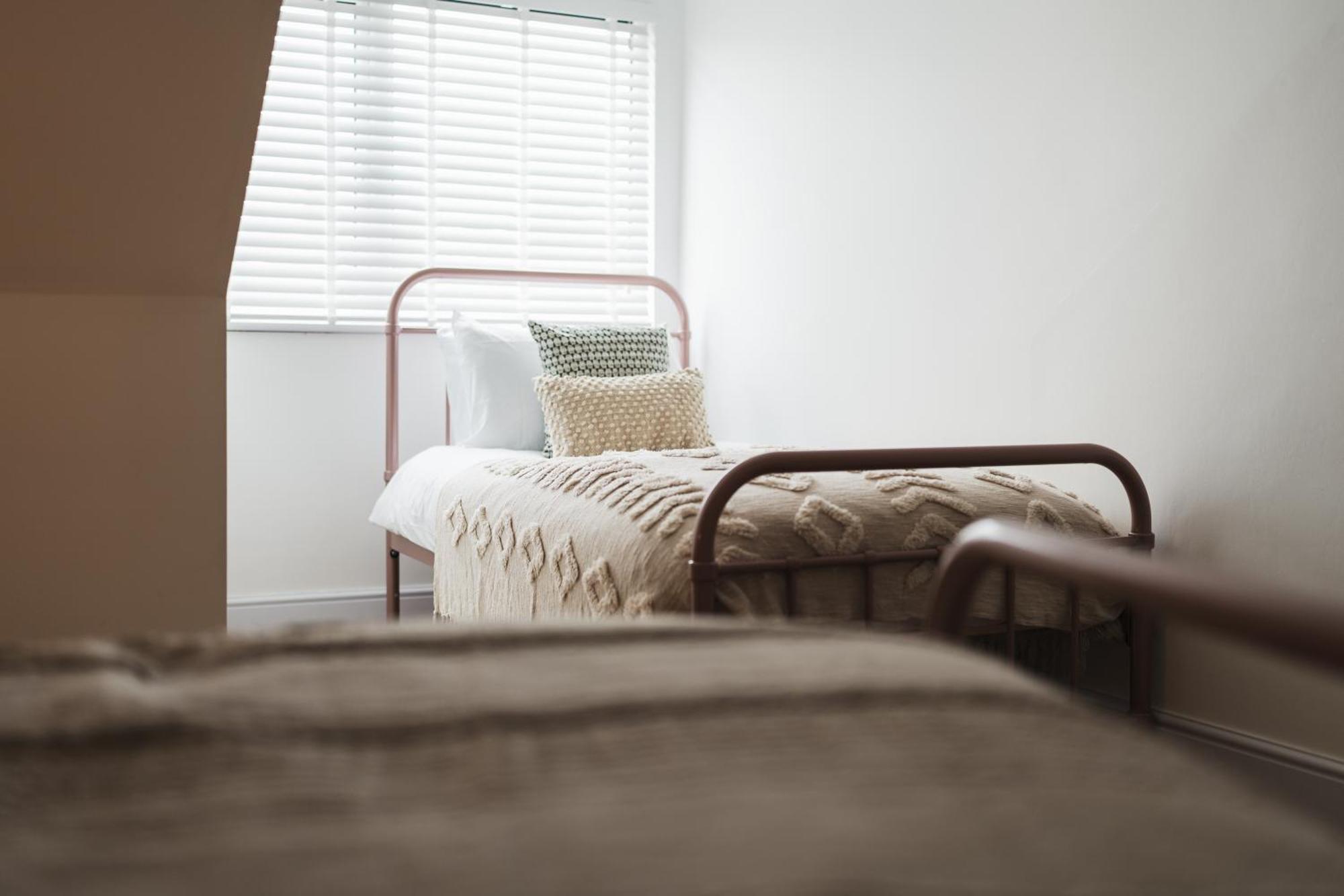 Feature Stone, Stunning Apartment, 2 X King Beds And Single, Sleeps 5 Castle Cary Buitenkant foto