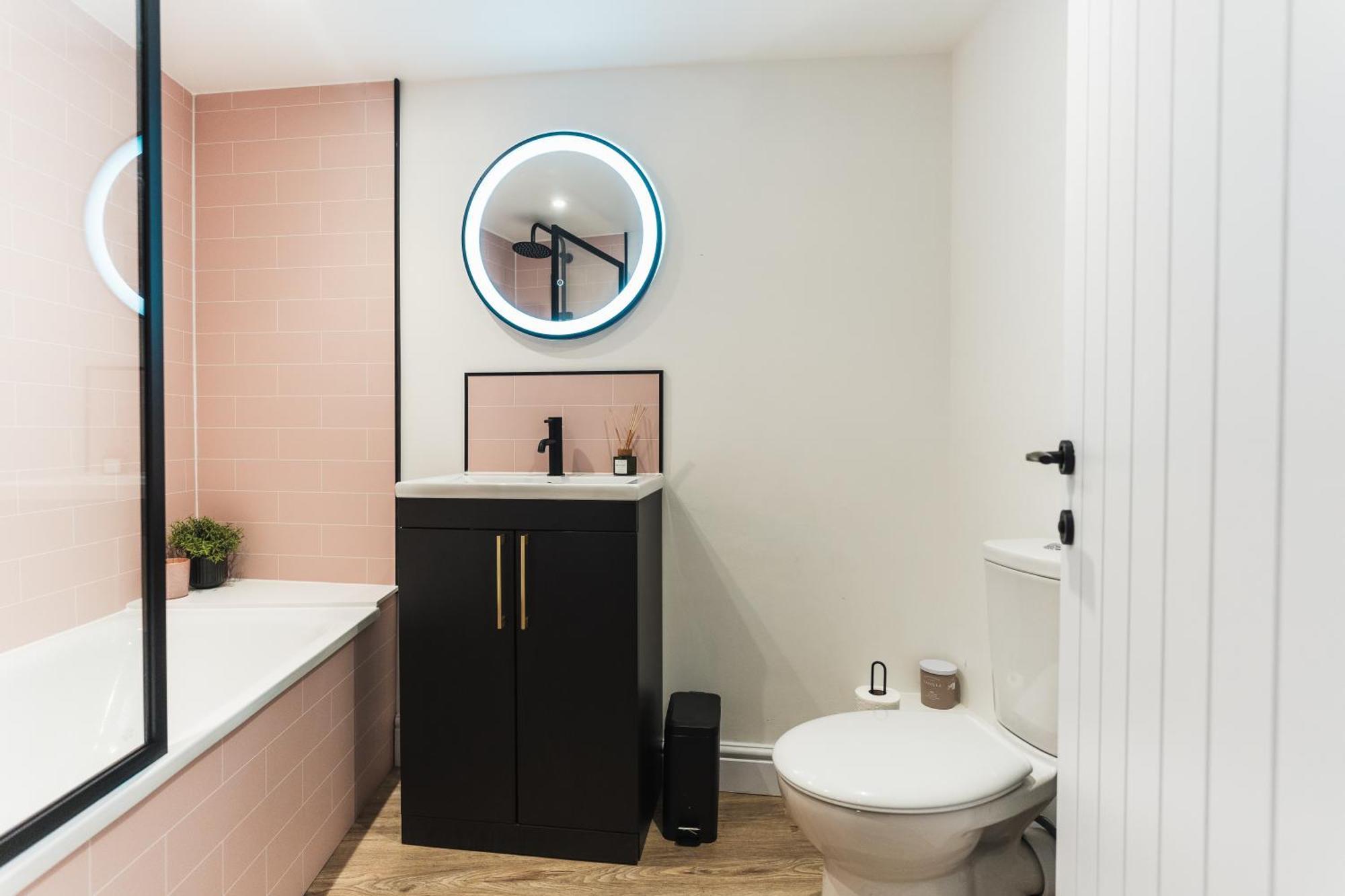 Feature Stone, Stunning Apartment, 2 X King Beds And Single, Sleeps 5 Castle Cary Buitenkant foto