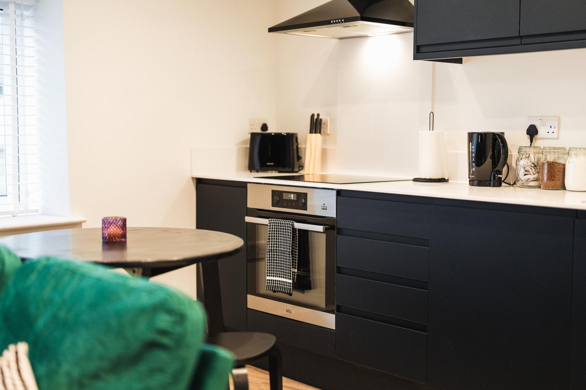 Feature Stone, Stunning Apartment, 2 X King Beds And Single, Sleeps 5 Castle Cary Buitenkant foto