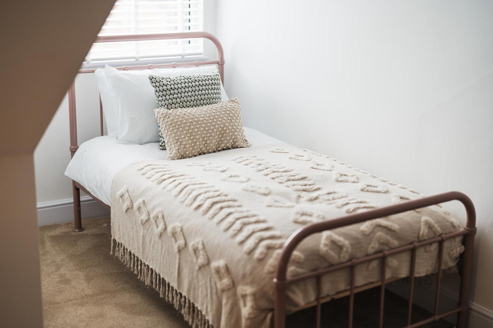 Feature Stone, Stunning Apartment, 2 X King Beds And Single, Sleeps 5 Castle Cary Buitenkant foto
