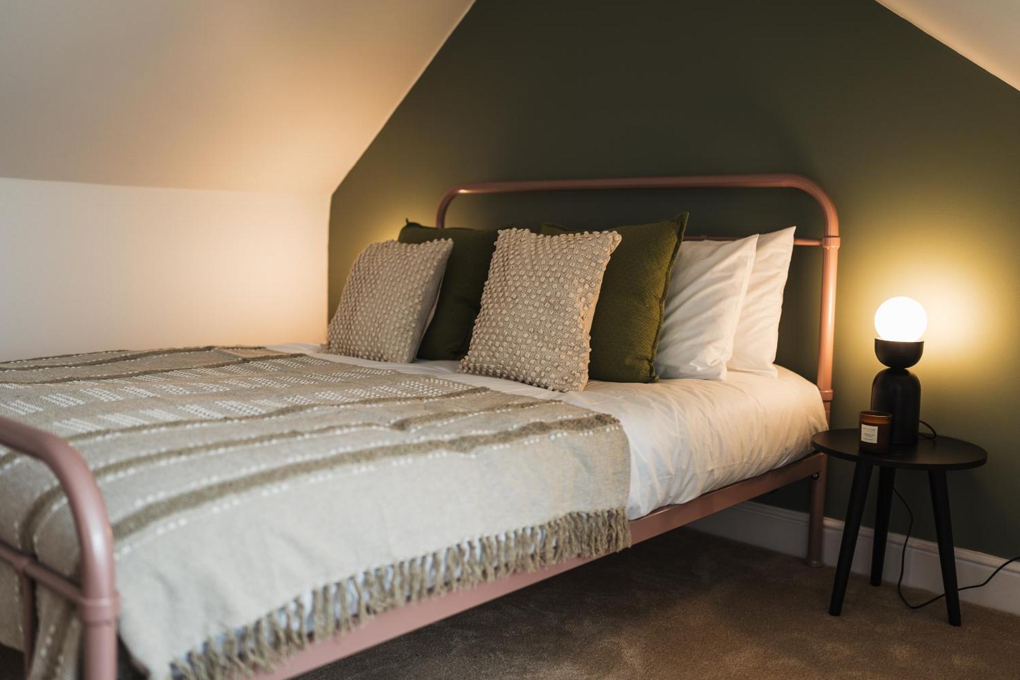 Feature Stone, Stunning Apartment, 2 X King Beds And Single, Sleeps 5 Castle Cary Buitenkant foto