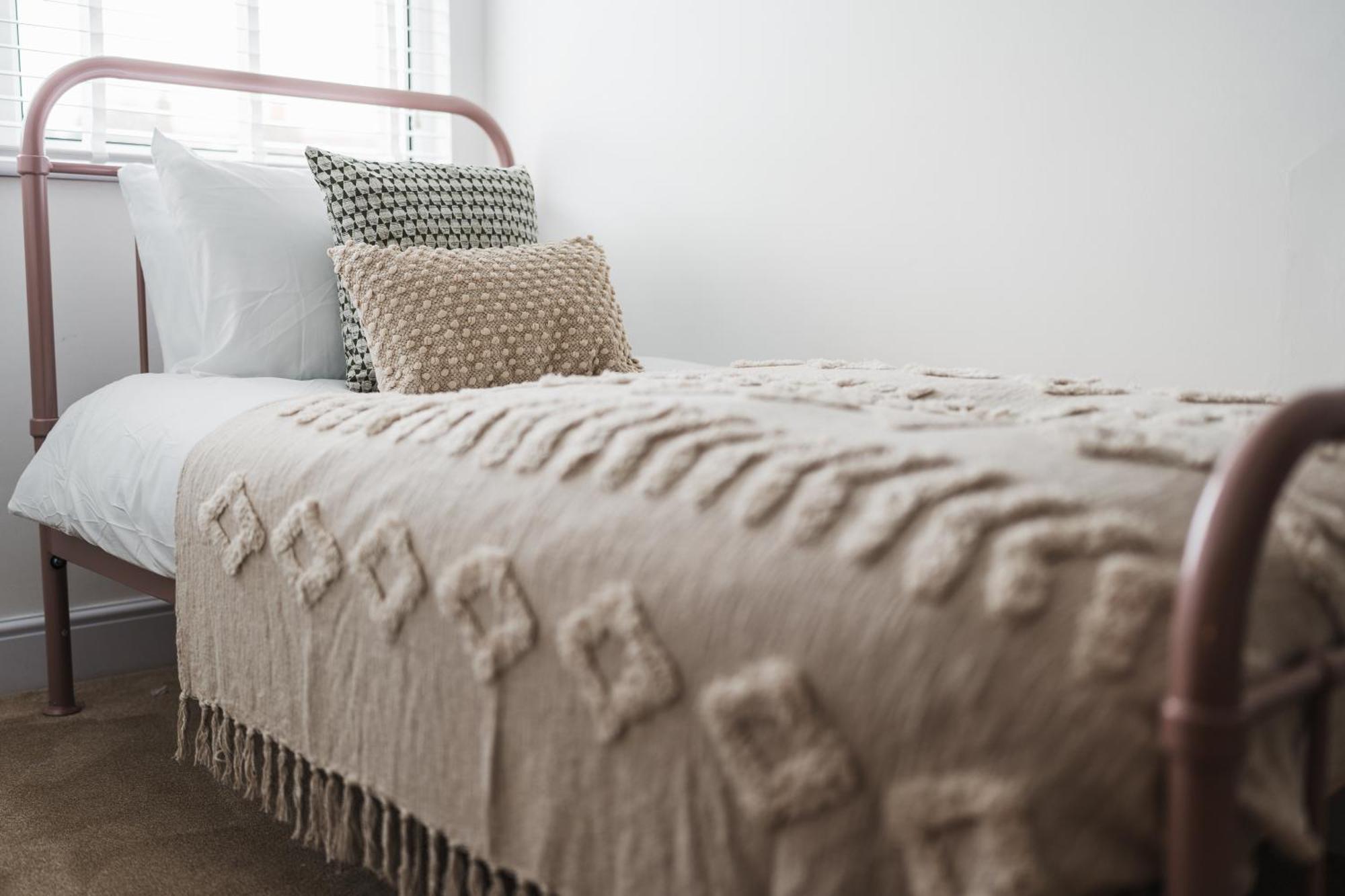 Feature Stone, Stunning Apartment, 2 X King Beds And Single, Sleeps 5 Castle Cary Buitenkant foto