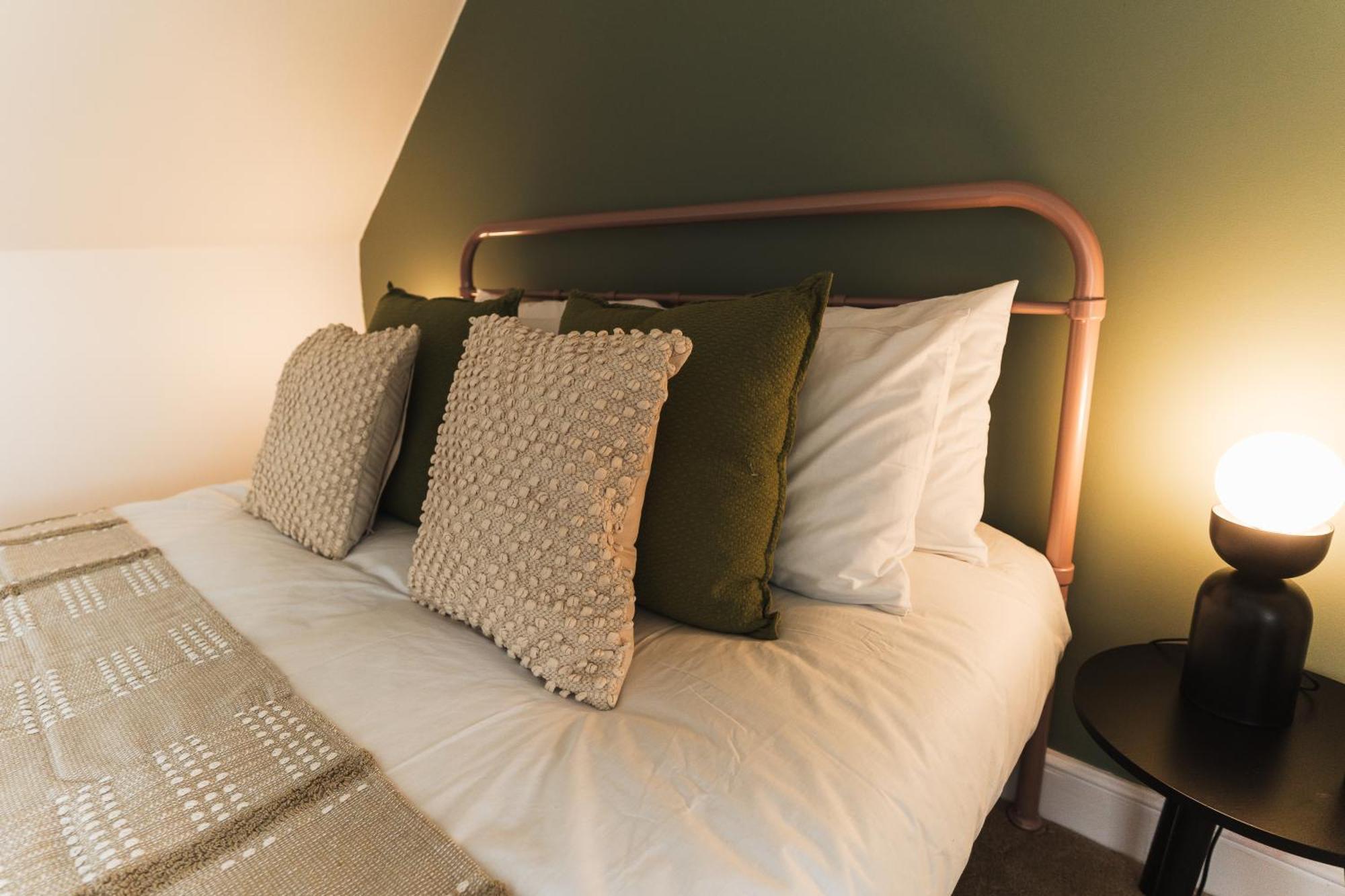 Feature Stone, Stunning Apartment, 2 X King Beds And Single, Sleeps 5 Castle Cary Buitenkant foto