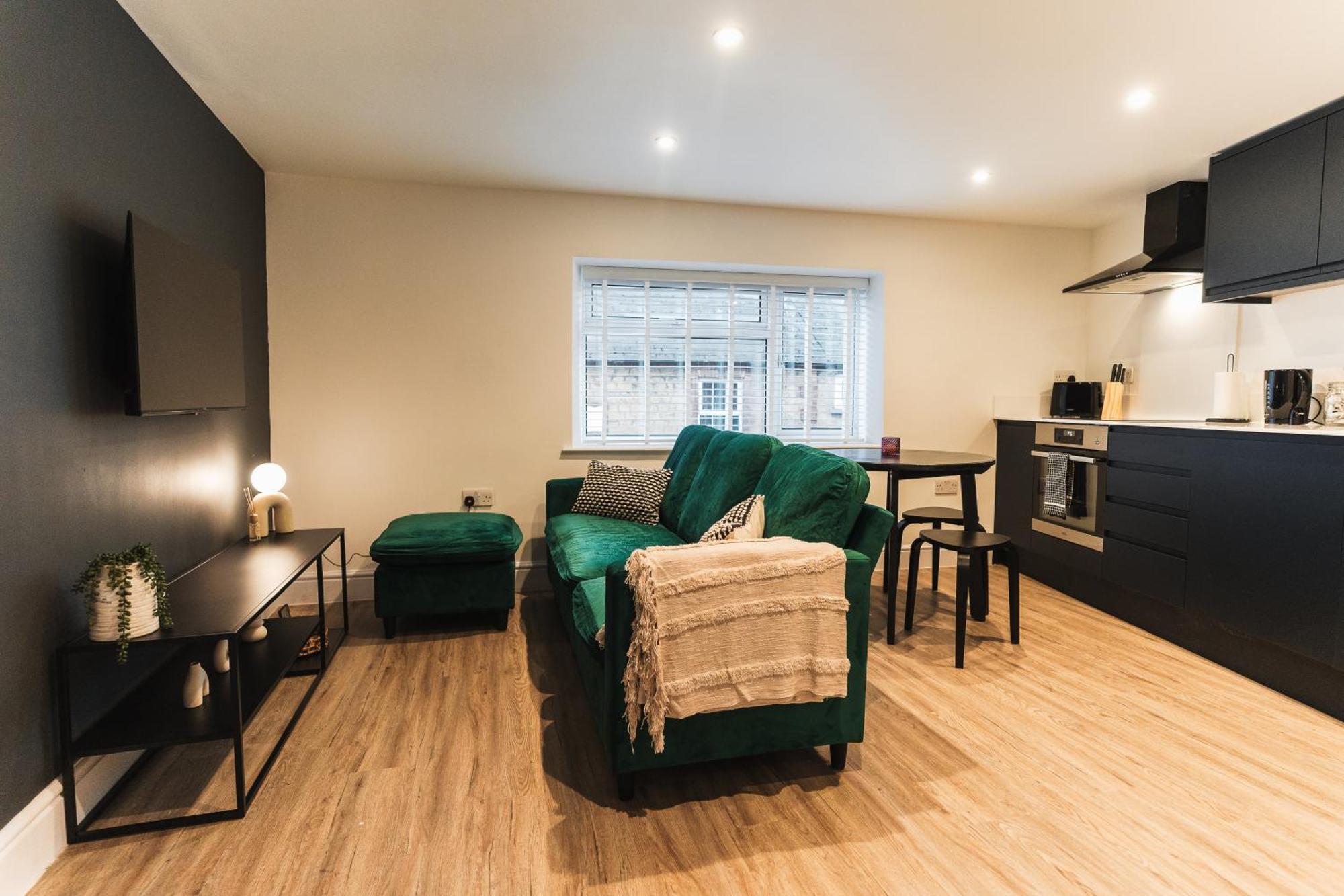 Feature Stone, Stunning Apartment, 2 X King Beds And Single, Sleeps 5 Castle Cary Buitenkant foto