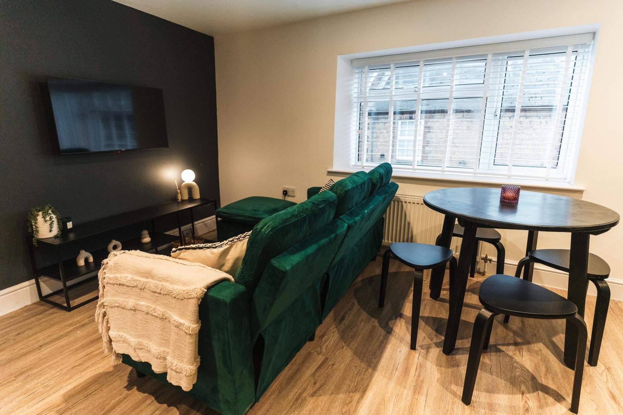 Feature Stone, Stunning Apartment, 2 X King Beds And Single, Sleeps 5 Castle Cary Buitenkant foto